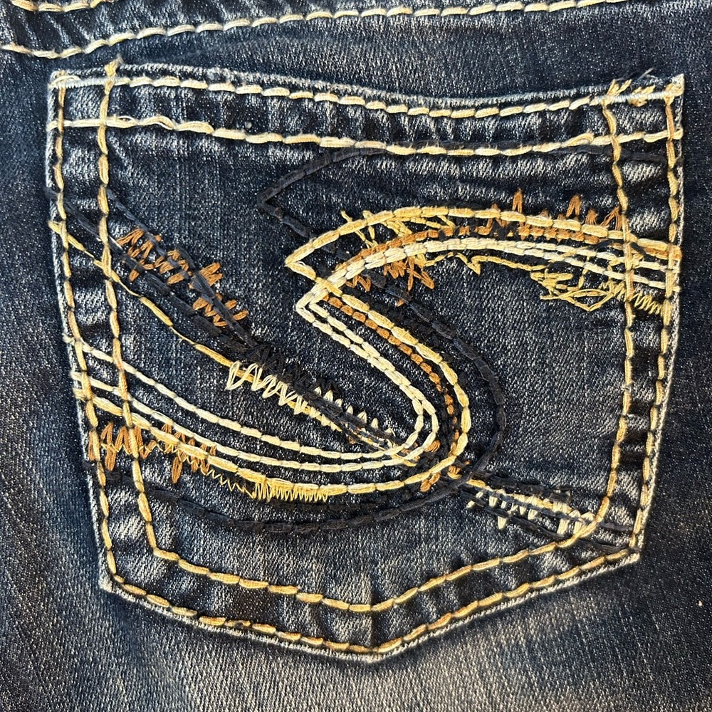 Silver Jean CO Dark Blue Denim Jeans with Contrast Stitching - Picture 2 of 7